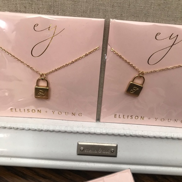 Scripted notes Initial Lock Necklace - Picture 5 of 7